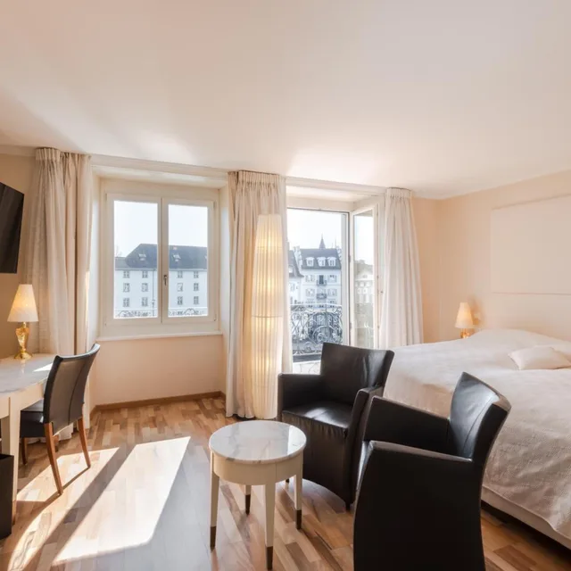 غرفة ثلاثية بسرير فردي بإطلالة على النهر، Hotel des Balances 7/8