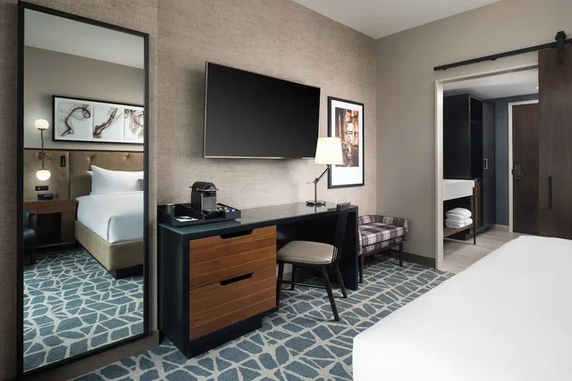 غرفة بسريرين كوين لذوي الإعاقة، Hotel Distil Autograph Collection 2/6