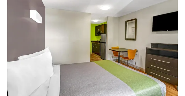 غرفة بسرير كوين لغير المدخنين، Studio 6 Extended Stay - Atlanta, GA - Chamblee 3/4