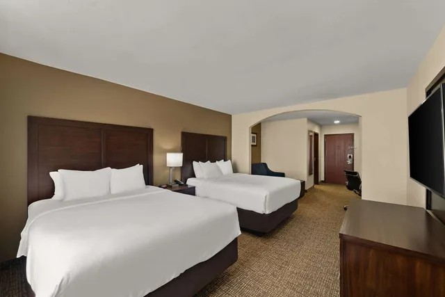 Suite, 2 Queen Beds, Comfort Inn and Suites Atoka 2/4