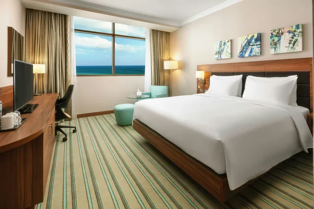 Junior Suite, King Bed, Hilton Garden Inn Al Jubail 2/3