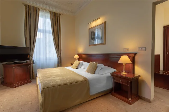 غرفة كلاسيكية بسرير كينج بشرفة، Savoy Westend Hotel 1/7