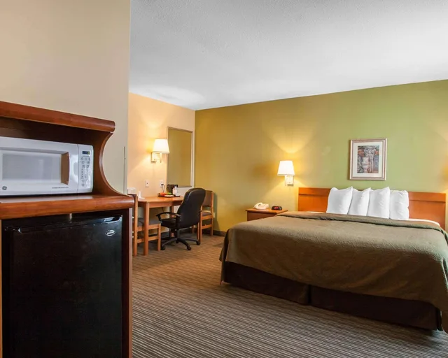 غرفة بسرير كينج لذوي الإعاقة، Quality Inn Joplin I-44 3/4