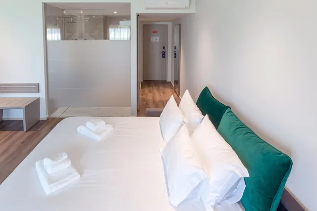 غرفة عائلية بسرير مزدوج مع أريكة، Oporto Airport Business Hotel 3/6