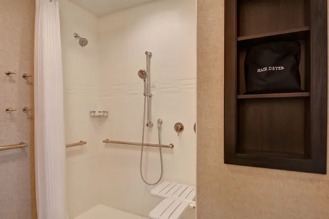 استوديو بسرير كينج بشرفة مع أريكة لذوي الإعاقة، Residence Inn by Marriott Fort Walton Beach 5/5
