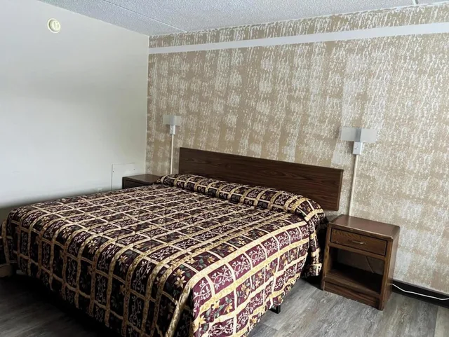 غرفة بسرير كينج لذوي الإعاقة لغير المدخنين، Devils Lake Inn By OYO Near Devils Lake Regional Airport 5/10