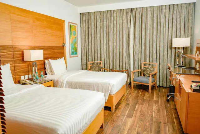 Deluxe, Twin Beds, Courtyard By Marriott Gurugram Downtown 9/10