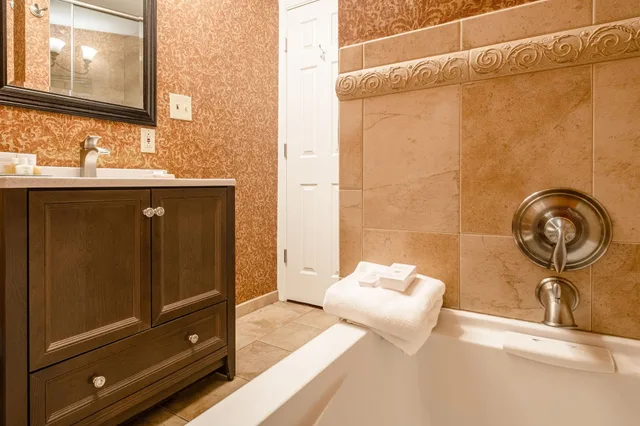 Bridal, Suite، The Red Coach Inn 3/4