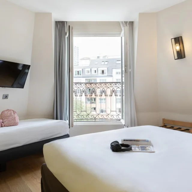 غرفة قياسية ثلاثية بسريرين منفصلين مع أريكة، Ibis Styles Paris Nation Porte de Montreuil 1/10
