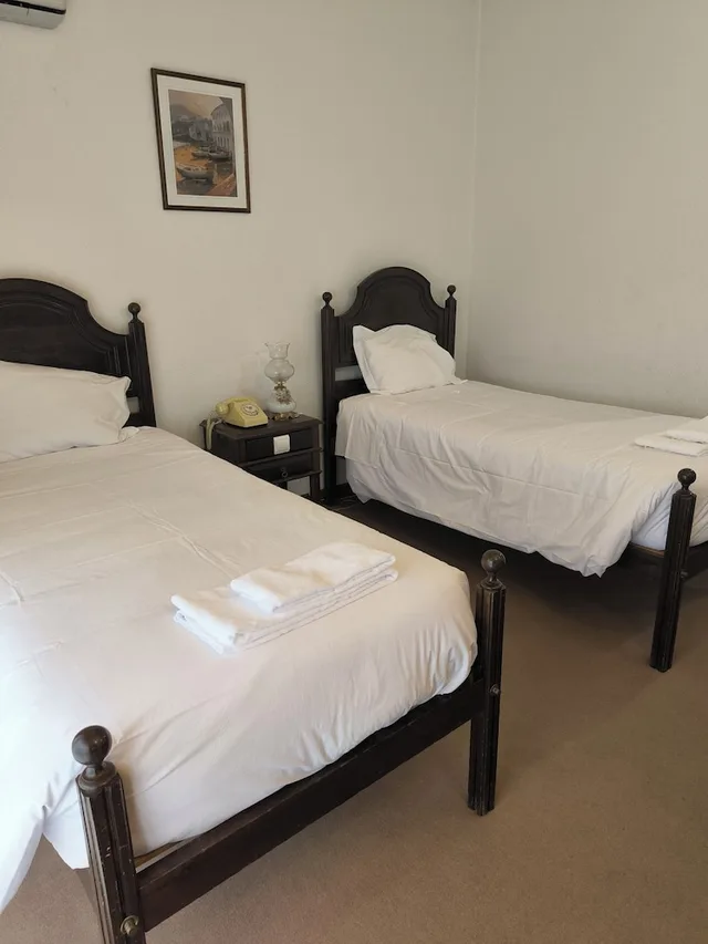 غرفة عائلية بسرير كوين وسريرين منفصلين بحمام خاص، HOTEL MIRA SERRA 2/2