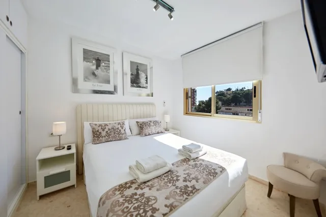 شقة ديلوكس بسرير كوين وسريرين منفصلين بإطلالة على البحر بشرفة مع أريكة، Sonrisa Apartments 2/6