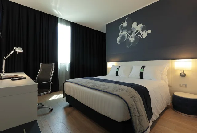 غرفة قياسية بسريرين منفصلين، Holiday Inn Milan Nord Zara 4/7
