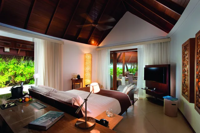 Beach, Villa, King Bed، Constance Halaveli Maldives 2/6