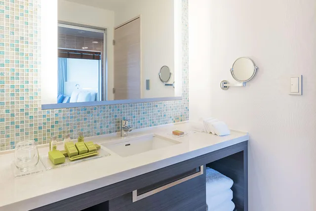 Guest Room, Twin Beds, Garden View, Hilton Okinawa Chatan Resort 4/5