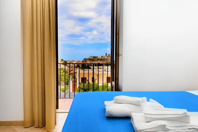 غرفة بسرير مزدوج بإطلالة على البحر، Hotel Villa de Pasquale 5/7