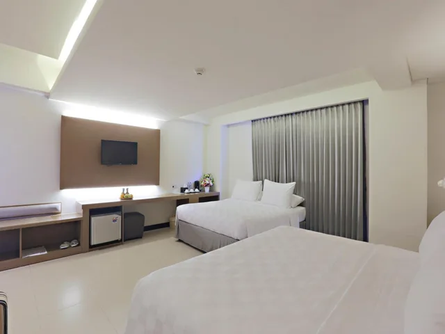 جناح عائلي، Euphoria Hotel 5/6