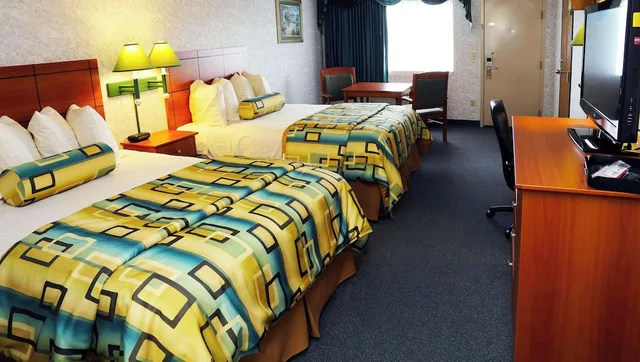 Room, 2 Queen Beds, Allergy Friendly, Magnuson Hotel Howell/Brighton 1/5