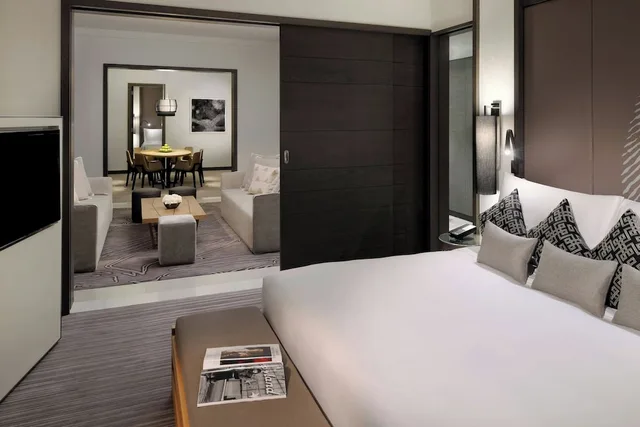 غرفة بريميير بسرير كينج بإطلالة على المدينة بشرفة، Hotel Boulevard, Autograph Collection 1/3
