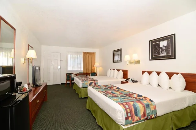 غرفة بسريرين كوين، Best Western Colorado River Inn 2/6