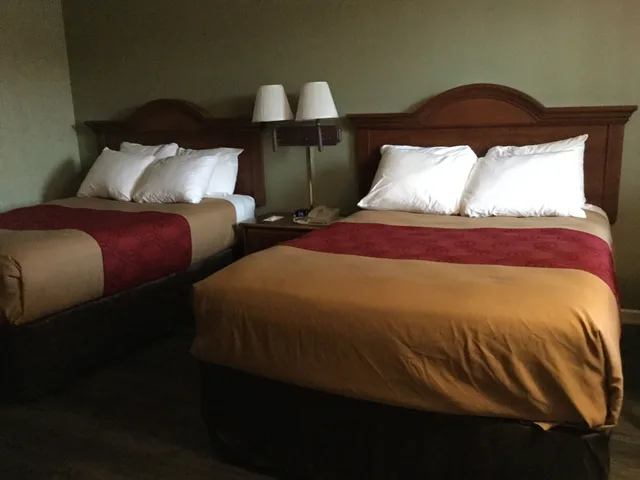 غرفة قياسية بسريرين مزدوجين، Falls Inn Newton Falls 5/7
