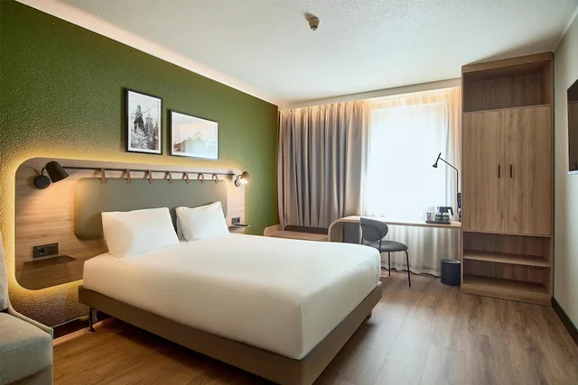 Standard, Queen Bed, Campanile Krakow Old Town 3/10