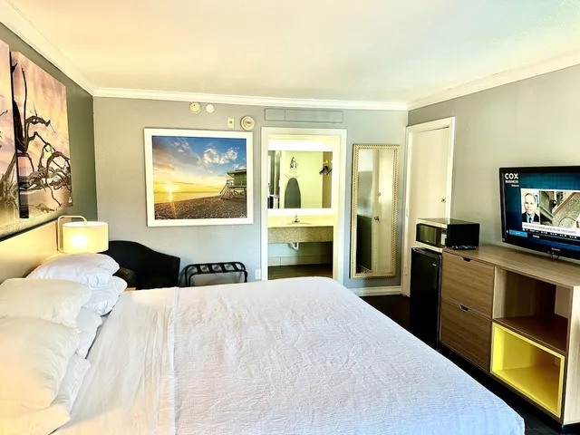 غرفة تنفيذية بسرير كينج، Days Inn By Wyndham Pensacola - Historic Downtown 1/3