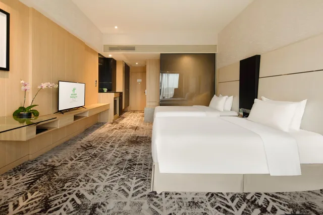 غرفة بريميوم بسريرين منفصلين بحوض استحمام مع دخول الصالة، Holiday Inn Shanghai Hongqiao West An Ihg Hotel 3/5
