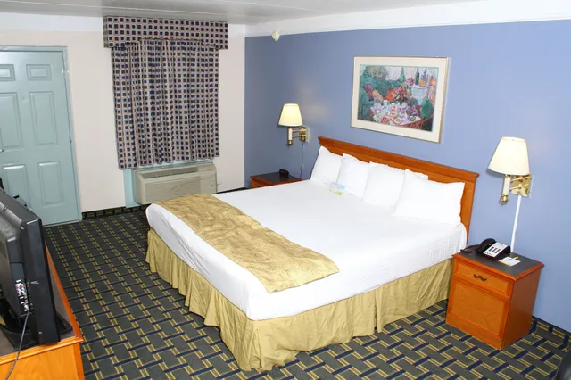 غرفة بسرير كينج للمدخنين لذوي الإعاقة، Days Inn By Wyndham Houston 3/10