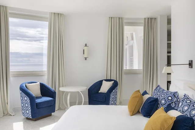 جناح ركني بسرير كوين، Furore Grand Hotel 3/7