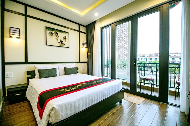 غرفة متصلة عائلية بسرير فردي وسريرين كوين بشرفة، Hoi An Riverland Villa - Hoi An Center 1/1