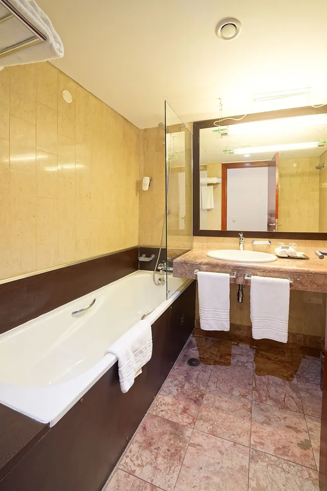 شقة عائلية بسرير كوين وسريرين منفصلين بغرفتي نوم مع أريكة بمطبخ، Legendary Lisboa Suites 4/4