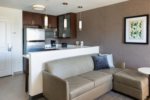 جناح ركني بسرير كينج مع أريكة لذوي الإعاقة، Residence Inn Largo Medical Center Drive 2/3