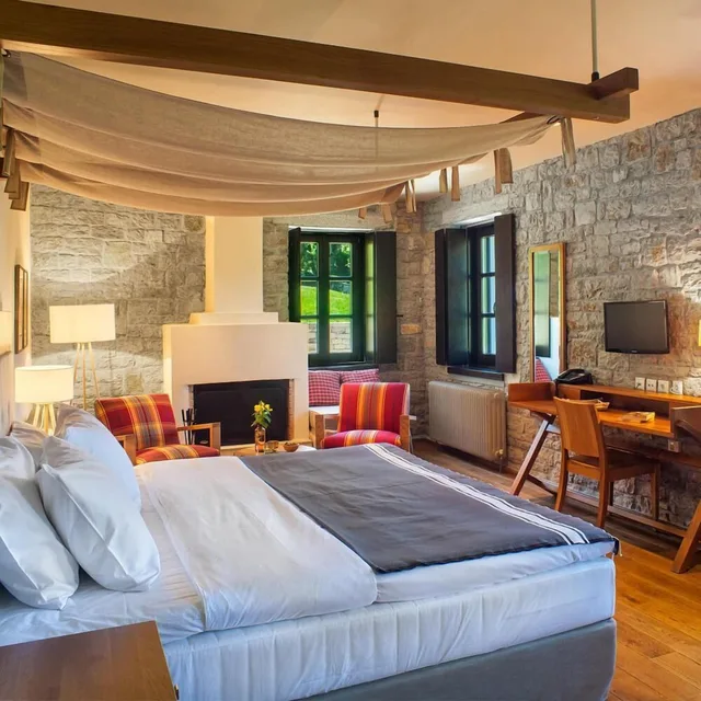 Honeymoon, Suite, King Bed, Outdoor Jetted Tub, Aristi Mountain Resort Hotel And Spa 2/4