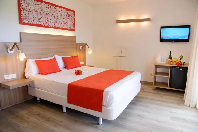 Room, Double Bed, Garden View, Cala Llenya Resort Ibiza Formerly Ola Club Cala Llenya 4/8