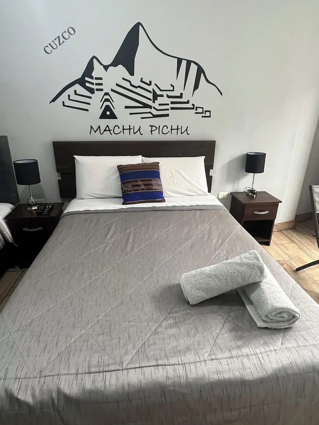 غرفة أساسية ثلاثية بسرير كوين وسرير فردي، Lima Airport Tampu B&B 5/10