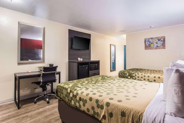 غرفة بسريرين مزدوجين للمدخنين، Econo Lodge Garden City - Savannah 2/5