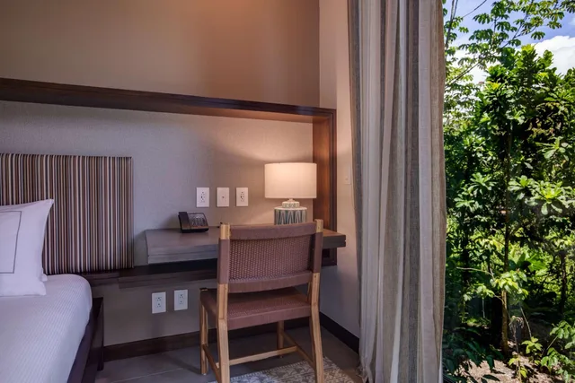 جناح بسرير كينج بغرفة نوم واحدة مع أريكة بمطبخ، Botanika Osa Peninsula, Curio Collection by Hilton 6/8
