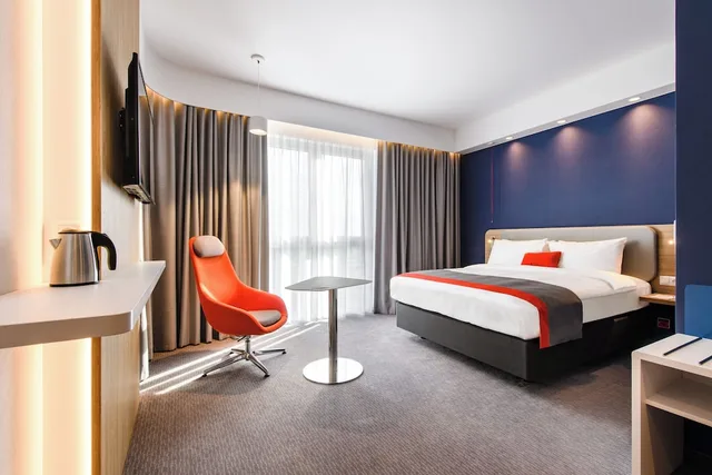 غرفة قياسية بسرير كينج لذوي الإعاقة، Holiday Inn Express Rzeszow Airport 1/9