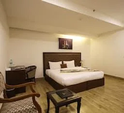غرفة بريميوم بسرير مزدوج، Taurus Sarovar Portico New Delhi 3/3