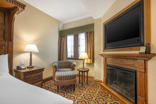 غرفة قياسية بسرير كينج، Best Western Premier Mariemont Inn 5/8
