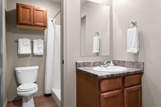 جناح بسرير كوين بغرفة نوم واحدة، Eagles Den Suites Big Spring a Travelodge by Wyndham 2/2