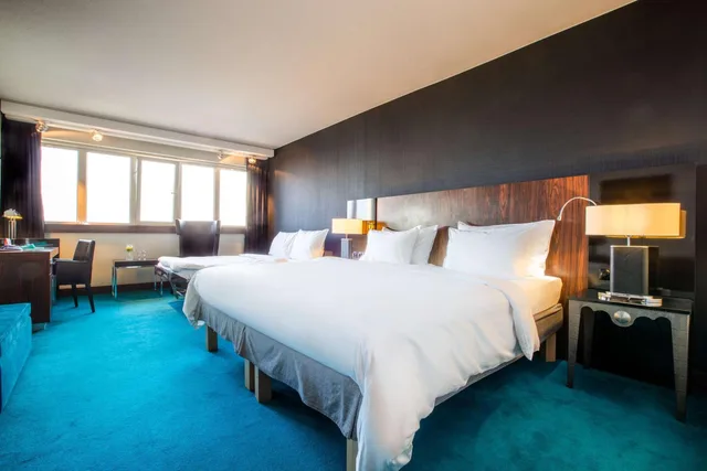 غرفة سوبيريور بشرفة، Radisson Blu Hotel Hamburg 2/9