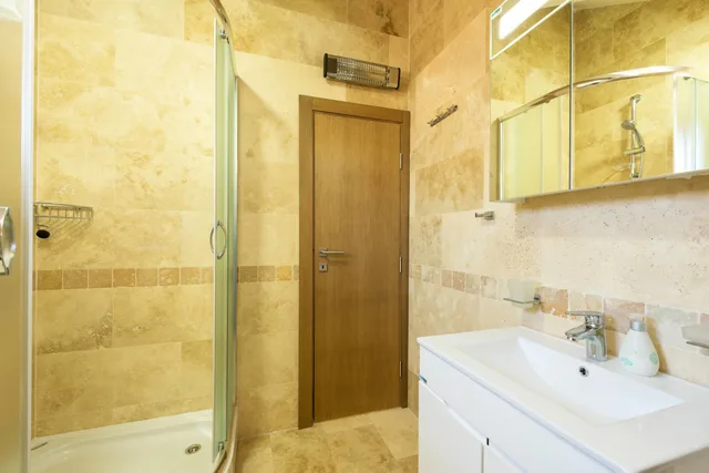 شقة بسرير كوين وسرير بطابقين بإطلالة على البحر بشرفة بغرفة نوم واحدة، Apartments 42 North 3/5