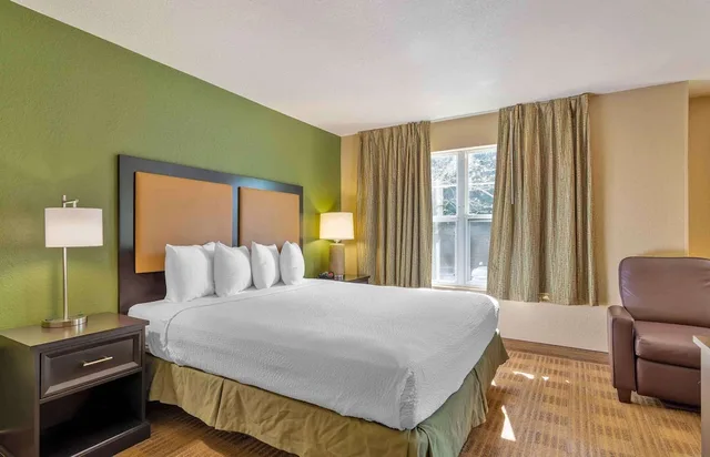 استوديو ديلوكس بسرير كينج مع أريكة، Extended Stay America Suites Phoenix Midtown 4/8