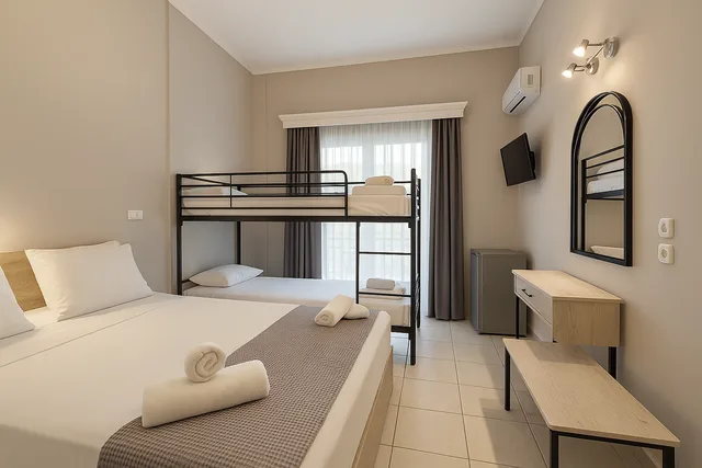 غرفة رباعية في الطابق الأرضي، Samel Hotel 1/9