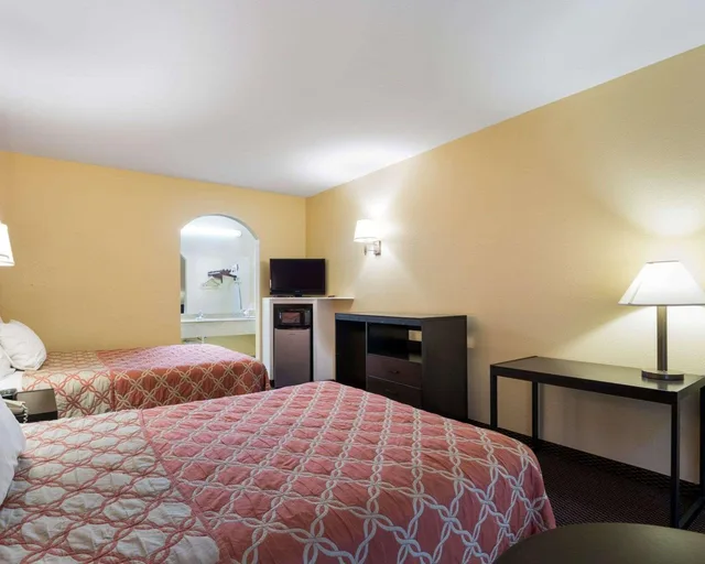 غرفة بسريرين كوين، Rodeway Inn & Suites Humble IAH 4/7