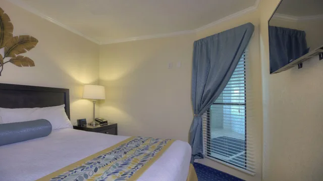 2 Bedrooms, Suite, King and Queen Bed, Bay View، Sailport Waterfront Suites Hotel 1/4