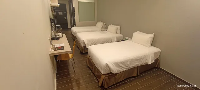 Basic, Triple, The Klagan Hotel 7/10