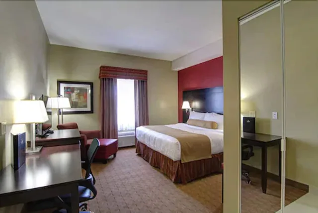 Suite, King Bed, Kitchenette, Best Western Plus Bowmanville 2/5