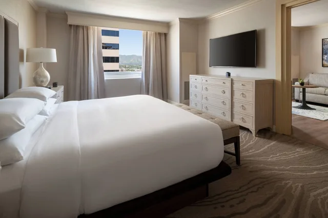 جناح بسرير كينج بإطلالة على المدينة مع أريكة، Salt Lake City Marriott City Center 1/3